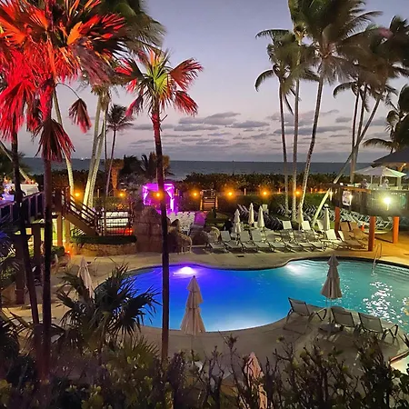 Alexander 1209 Beachfront Condo With 2 Pools , Beach Access, Sauna, Stores